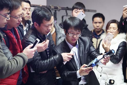 중국에서 엔지니어를 대상으로 성공적인 오디오 테스트 인증